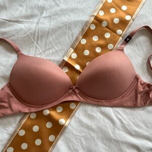 Body By Victoria Secret Wire Free Full Coverage Bra in Size 34DD. New With Tags.